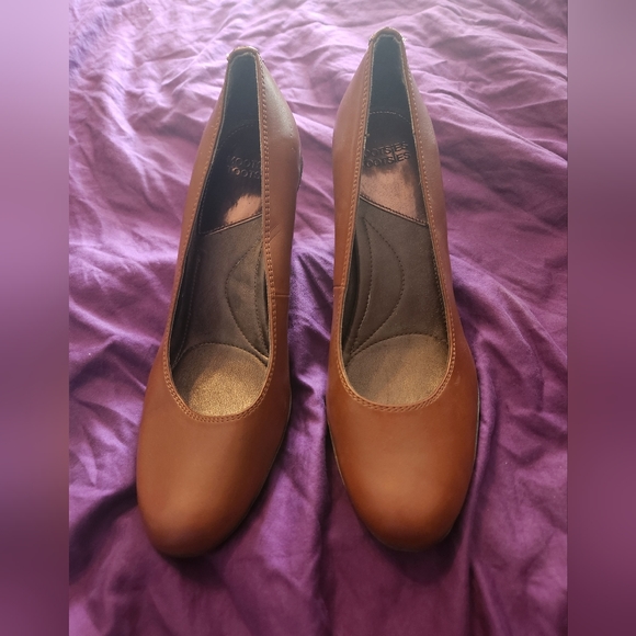 Brown heels - Picture 3 of 5